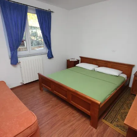 With A Parking Space Novigrad - 7142 Apartman