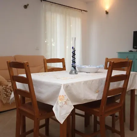 With A Parking Space Novigrad - 7142 Apartman