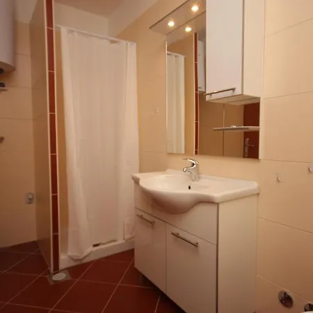 Apartman With A Parking Space Novigrad - 7142
