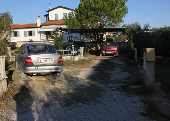 With A Parking Space Novigrad - 7142 *