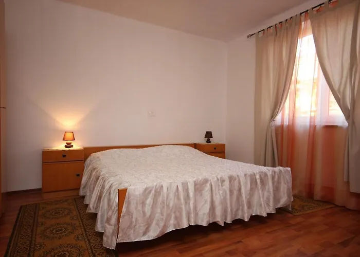 With A Parking Space Novigrad - 7142 *