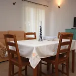 With A Parking Space Novigrad - 7142 דירה